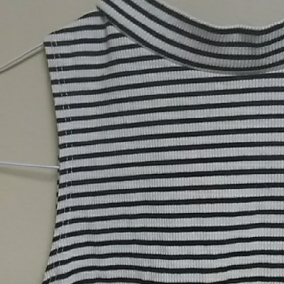 NEW high neck Crop Top - Picture 2 of 2